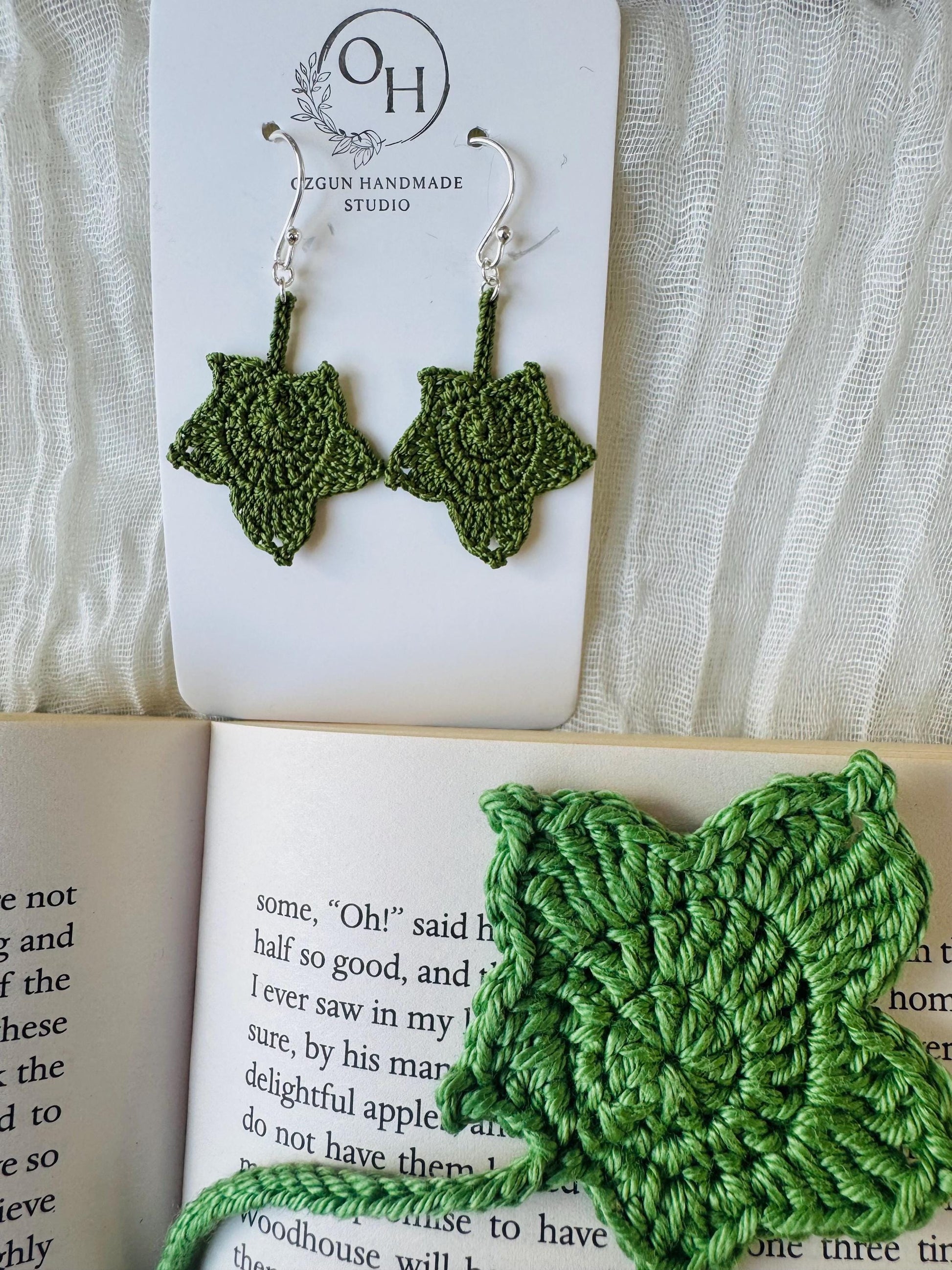 Maple Leaf Crochet Bookmark – Handmade Botanical Bookmark