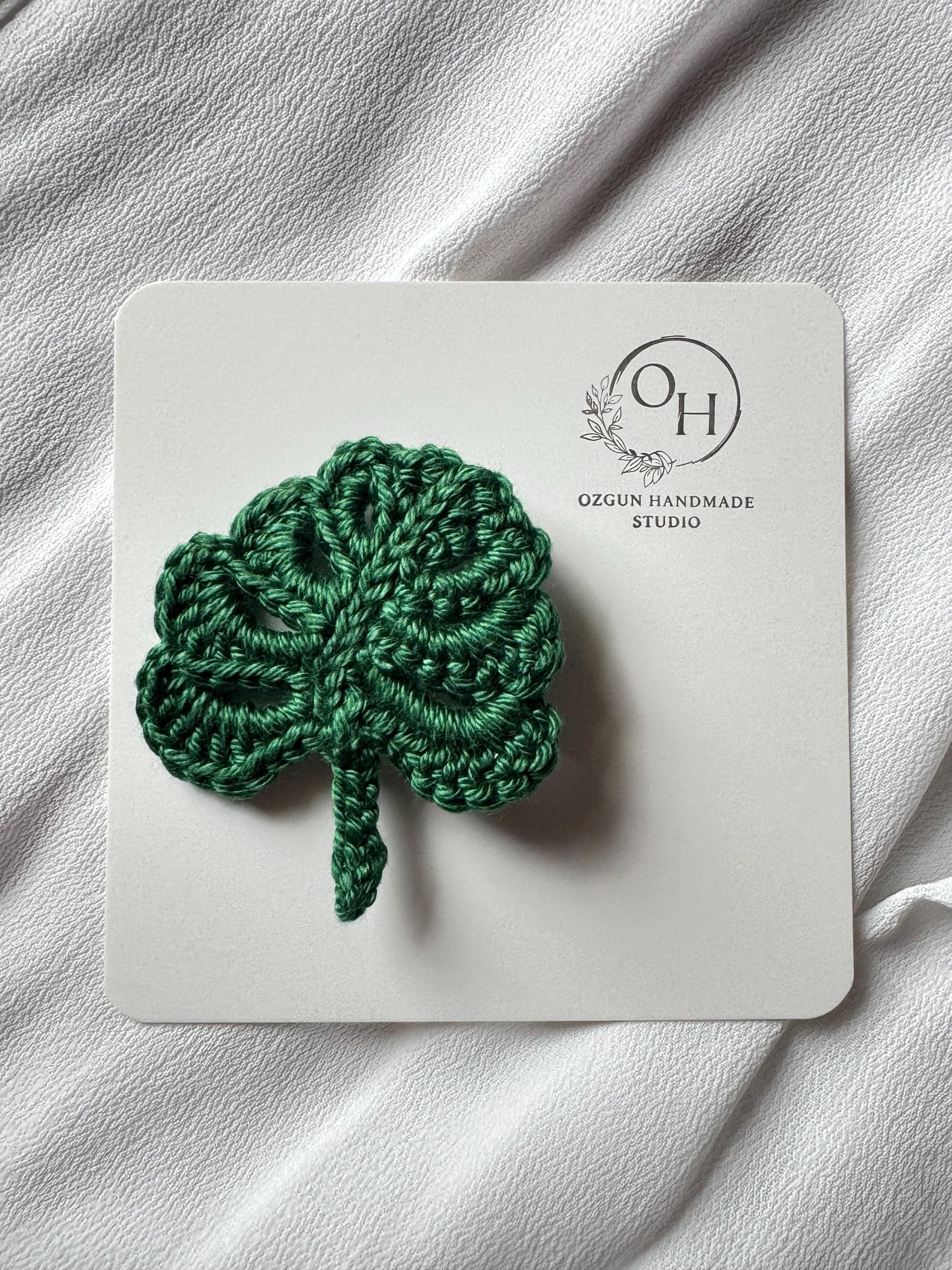 Monstera Leaf Crochet Brooch – Handmade Botanical Brooch – Plant Lover Gift