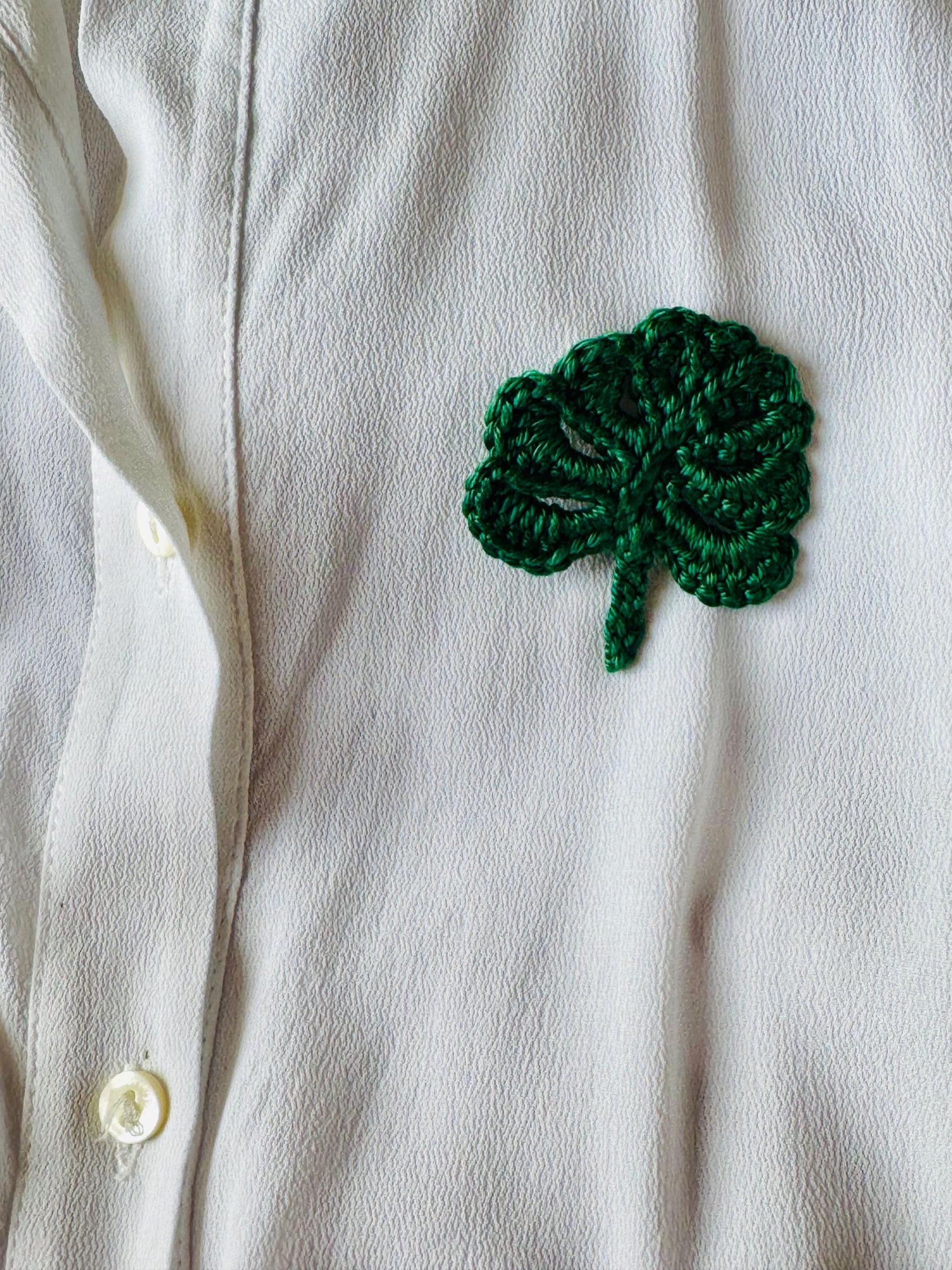 Monstera Leaf Crochet Brooch – Handmade Botanical Brooch – Plant Lover Gift