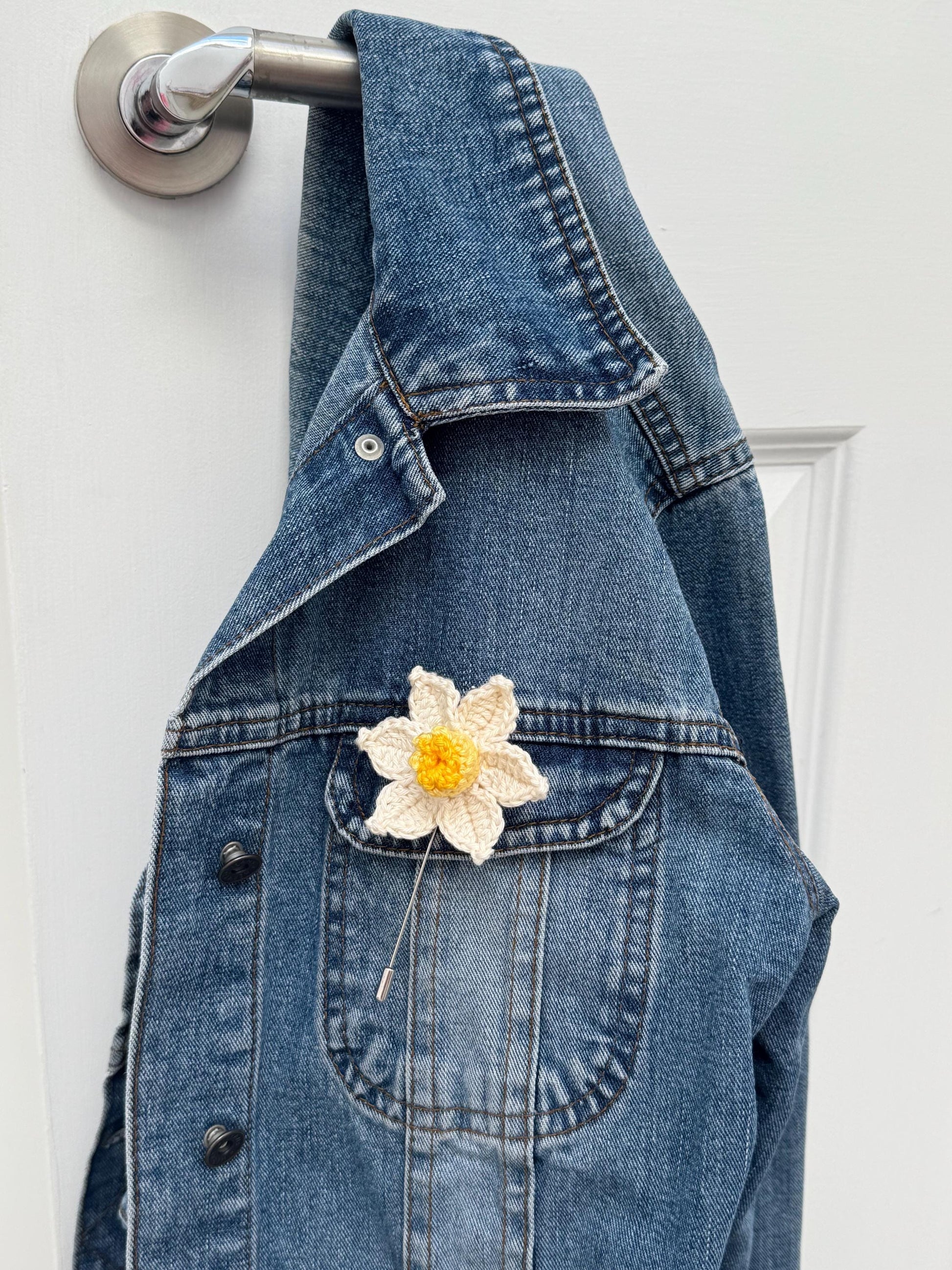 Handmade Crochet Daffodil Brooch – 100% Cotton Spring Flower Pin, Nature-Inspired Slow Fashion __etsy:7136803256