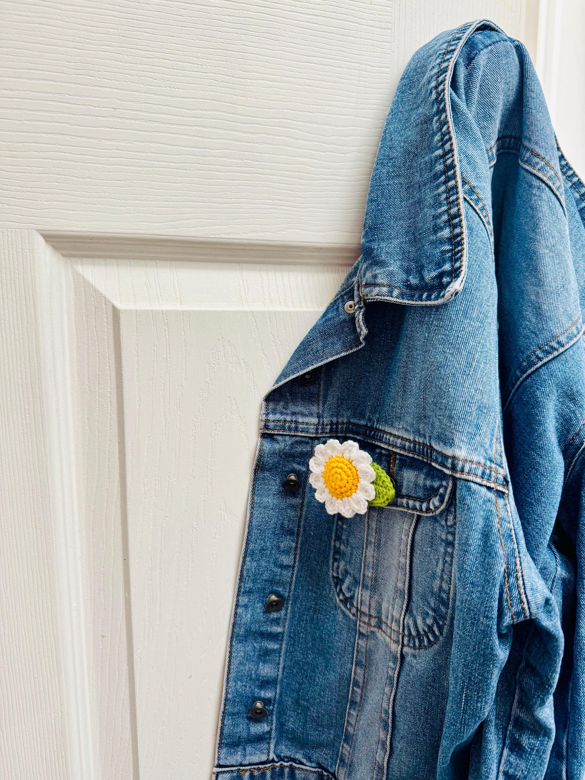 Crochet Daisy Brooch, Cottagecore Floral Pin, Cotton Yarn Botanical Accessory, UK Made Flower Jewellery __etsy:7823996749
