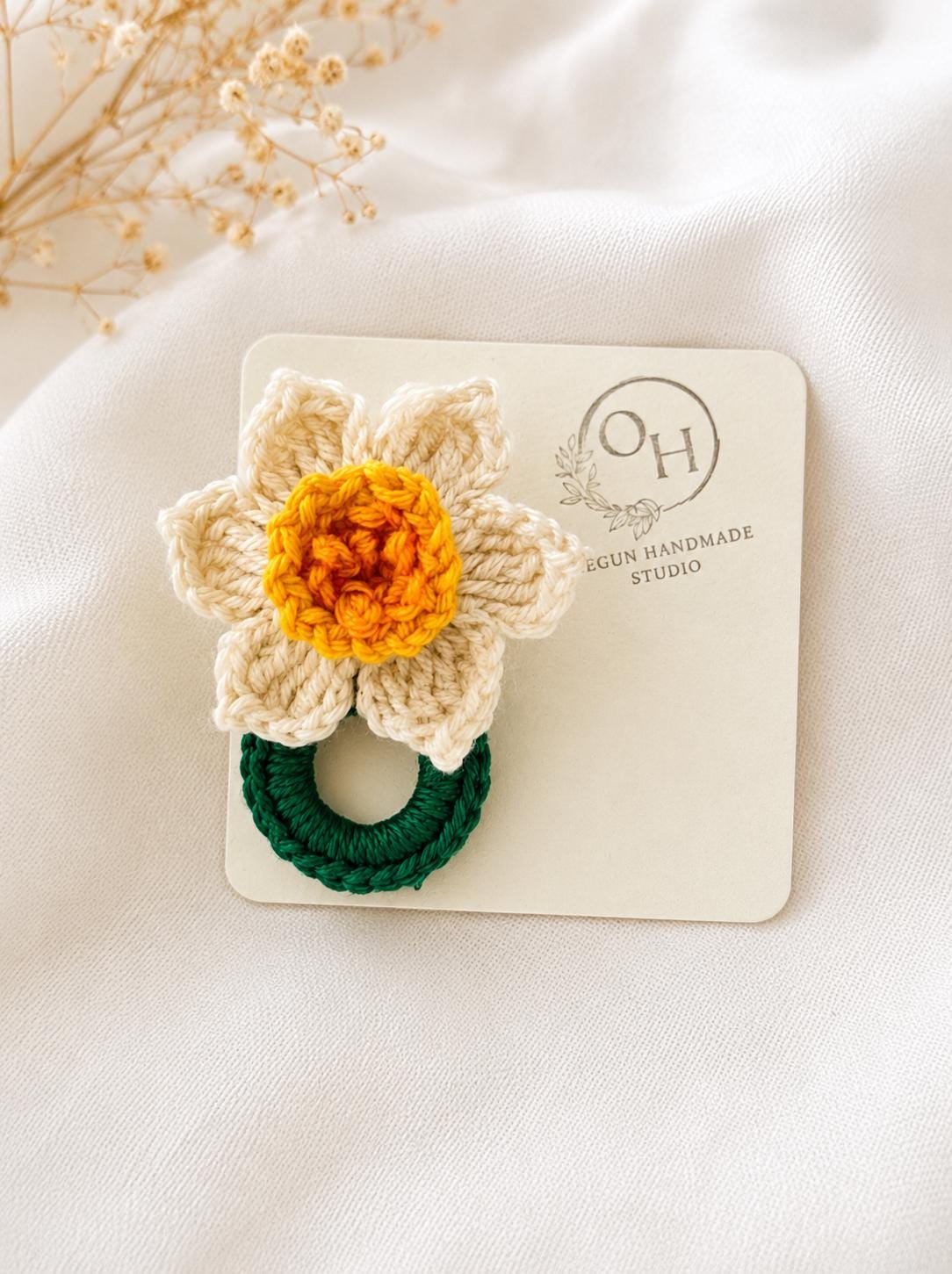 Crochet Daffodil Glasses Holder Brooch, Floral Eyeglasses Pin, Choose Your Yellow Tone __etsy:8063092458