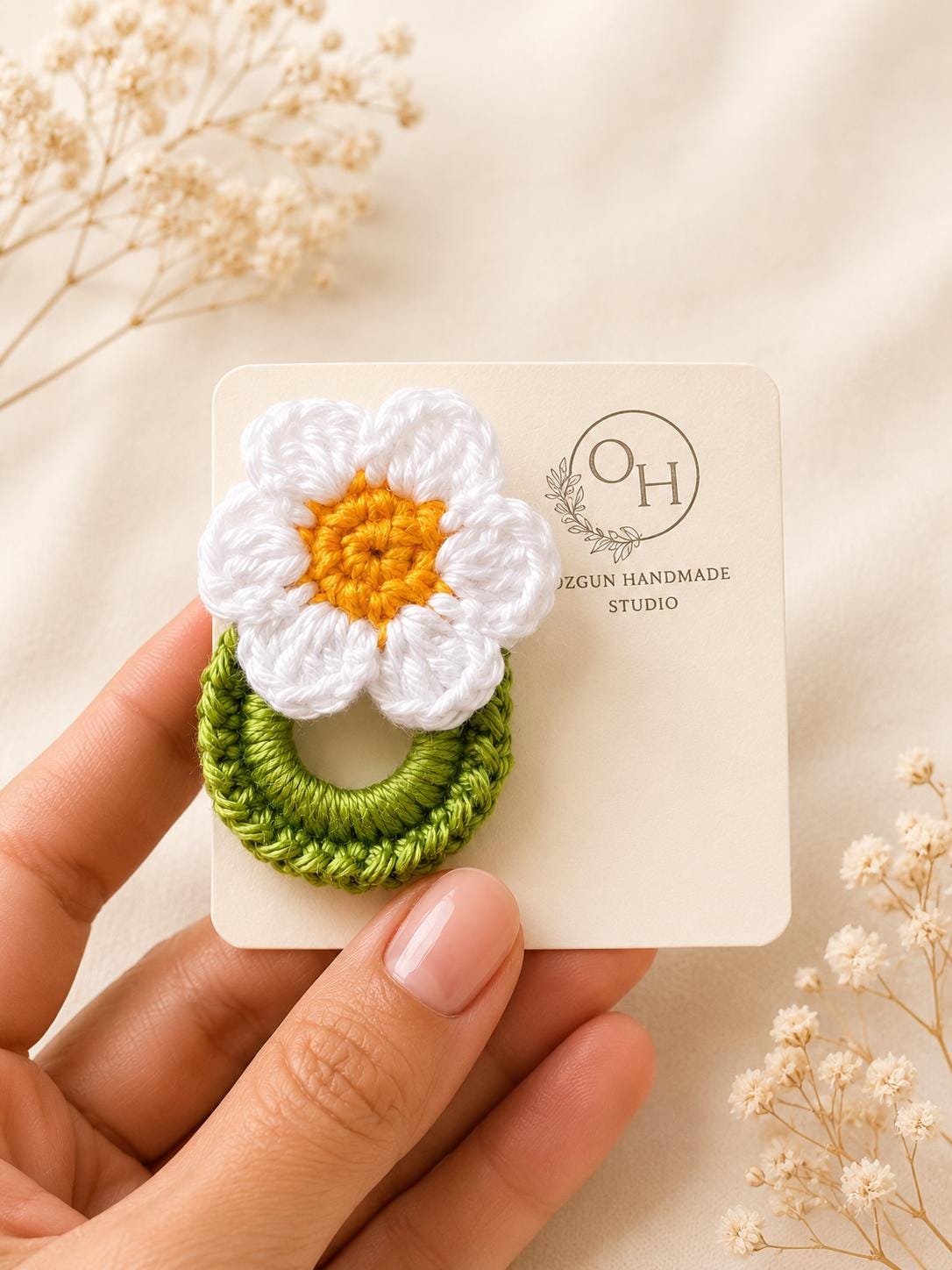 Crochet Daisy Glasses Holder Brooch, Handmade Floral Eyeglass Accessory __etsy:8114629003