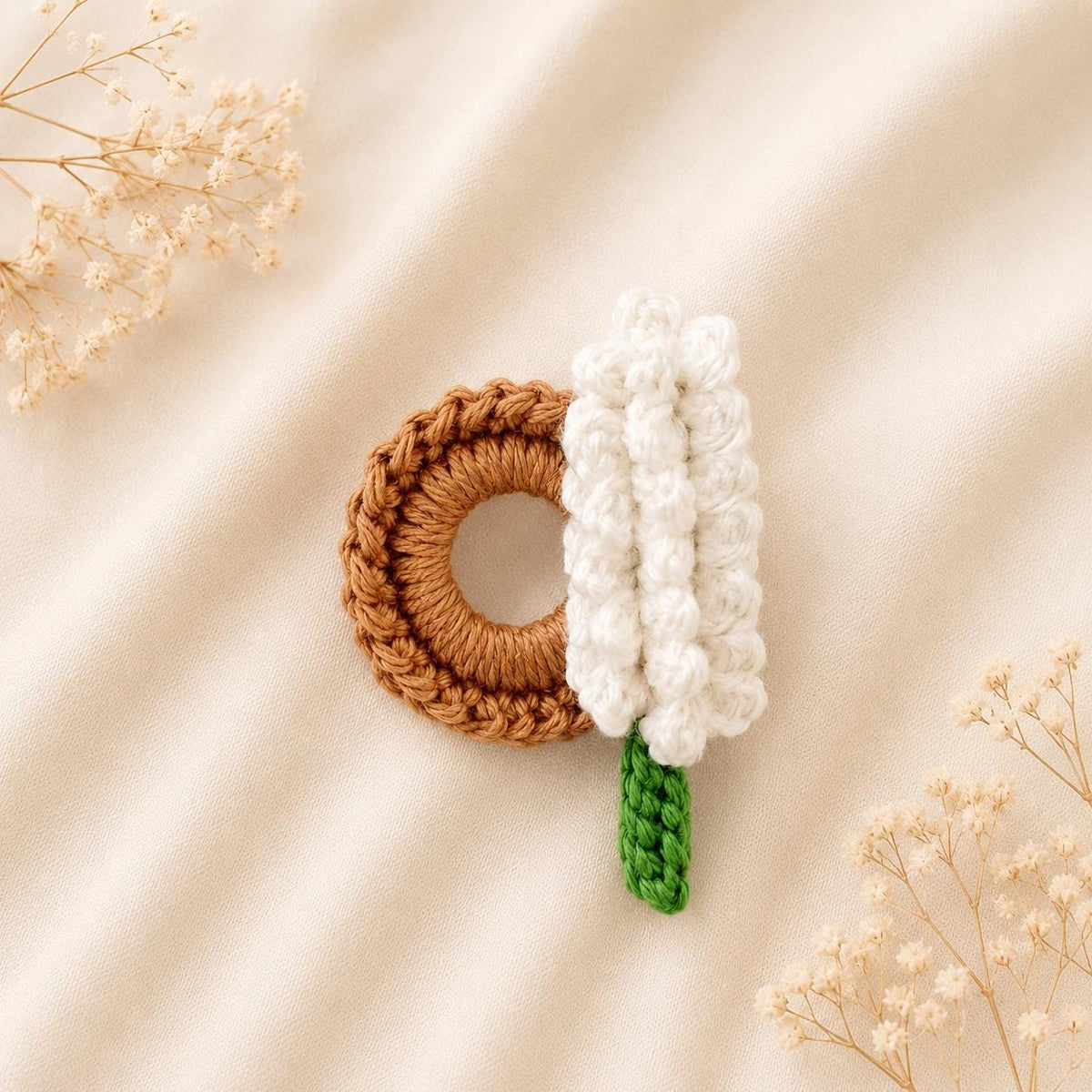 Crochet Lavender Glasses Holder Brooch, Floral Eyeglass Pin, Funcional Cotton Yarn Accessory __etsy:8115164473
