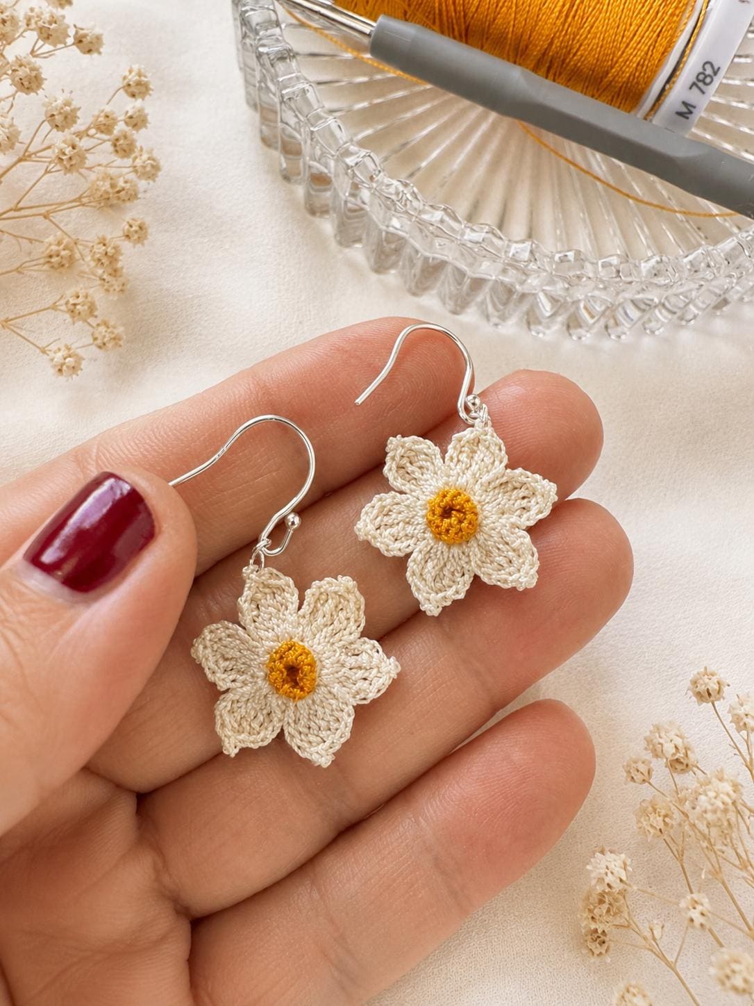 Handmade Crochet Daffodil Brooch – 100% Cotton Spring Flower Pin, Nature-Inspired Slow Fashion __etsy:8129500017